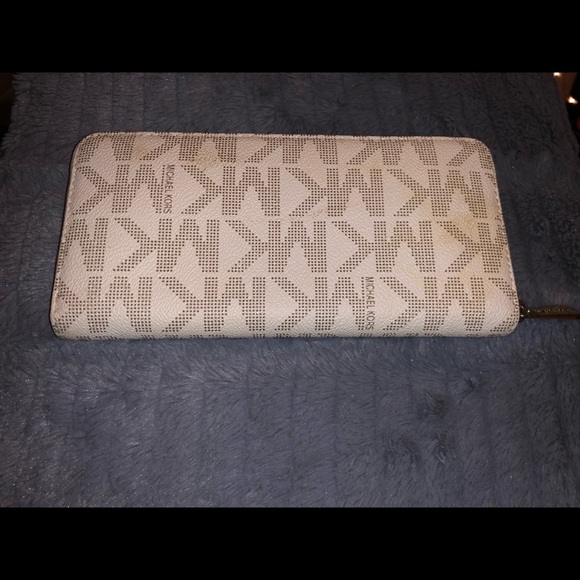 ❌SOLD❌Michael Kors Wallet - Picture 2 of 3